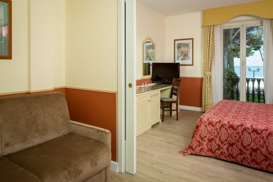 Junior Suite (126)-1 (Medium).jpg
